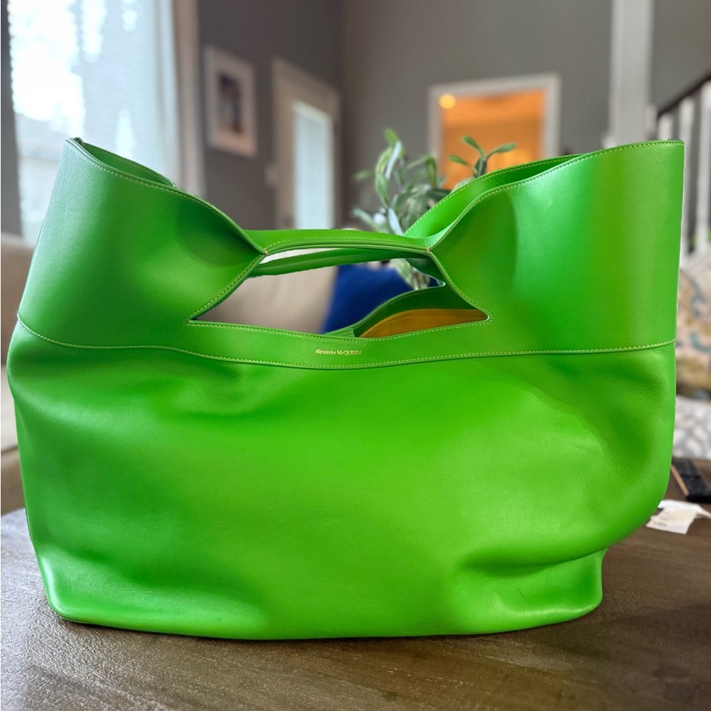 Alexander McQueen Apple Green Bow Bag - Authentic